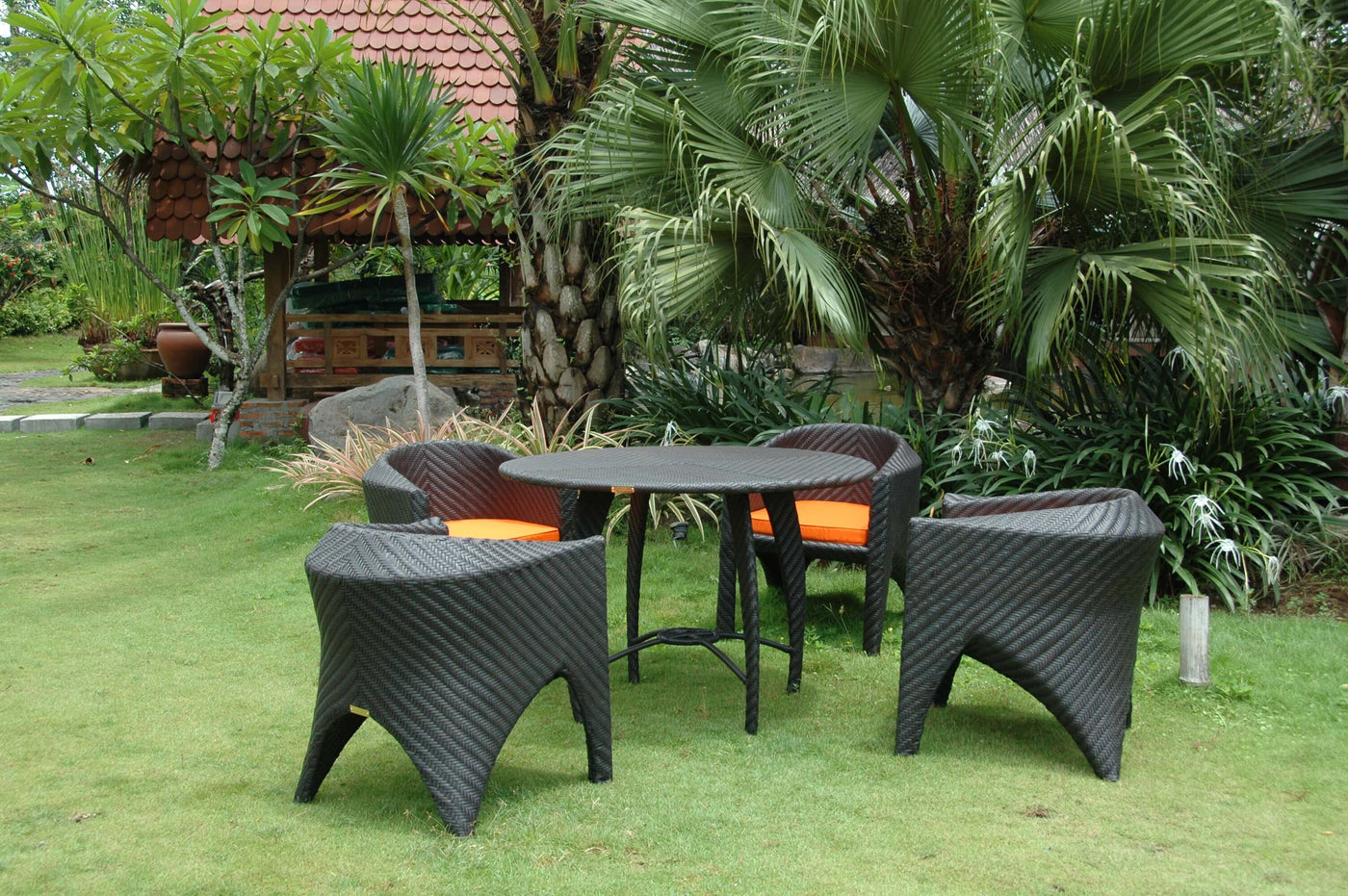 MONTEBELLO DINING ARMCHAIR